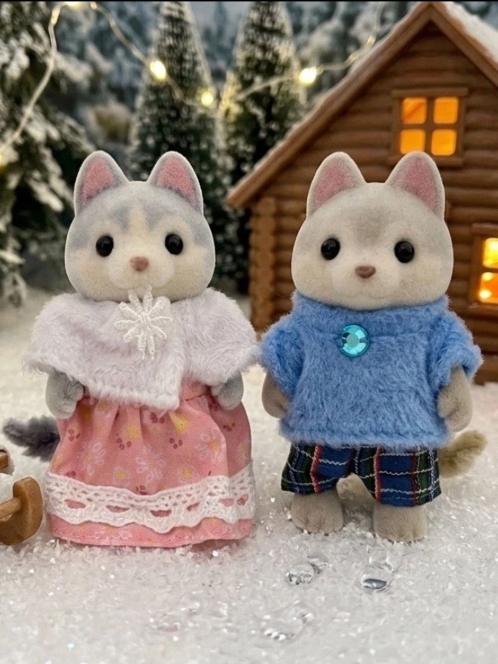 Calico Critters Sylvanian Families Husky Sister & Brother Figures Outfits